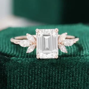 MOLLYJEWELRY-Emerald-Cut-Moissanite-Rose-Gold-Engagement-Ring